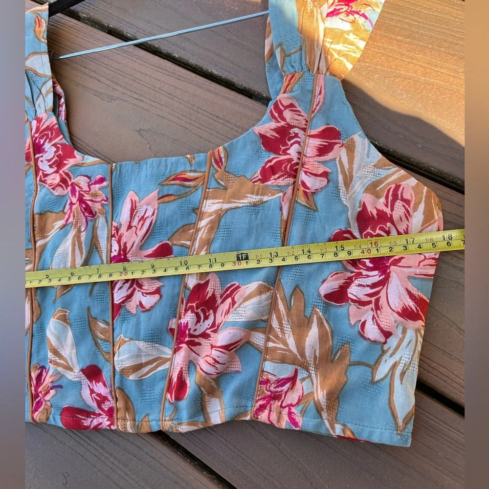 NWT Band of gypsies Cropped Floral Top, blue/ pink. Sz Large - Picture 7 of 8